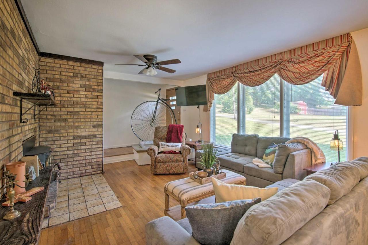 Bright Springfield Home Walk To Nature Center! Exterior foto